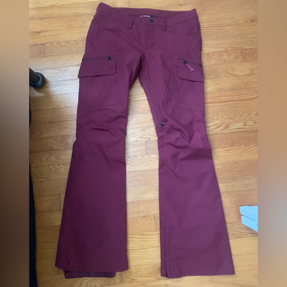 Women’s Burton snowboard/ski pants. Small, wine.